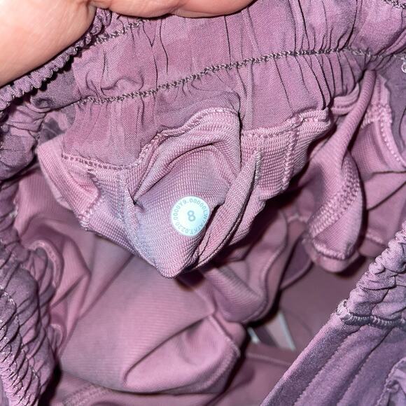 Lululemon Hotty Hot Short II Incognito Camo Pink Taupe Multi / Pink Taue. 8 - Picture 4 of 5
